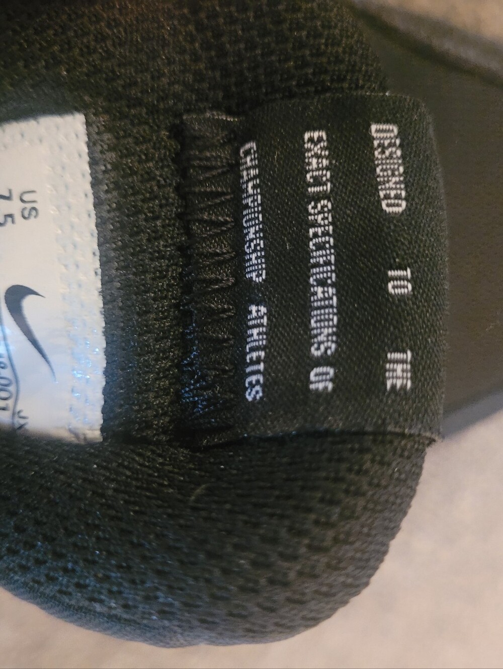 Nike Venture Black and White Low-Top Running Sneakers - Picture 7 of 8